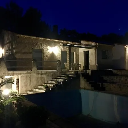 Guest house Sur Les Hauteurs De Genies De Comolas 30150 Saint-Genies-de-Comolas