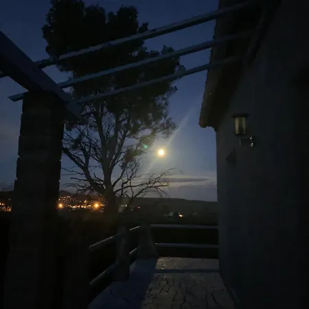 Sur Les Hauteurs De Genies De Comolas 30150 Guest house